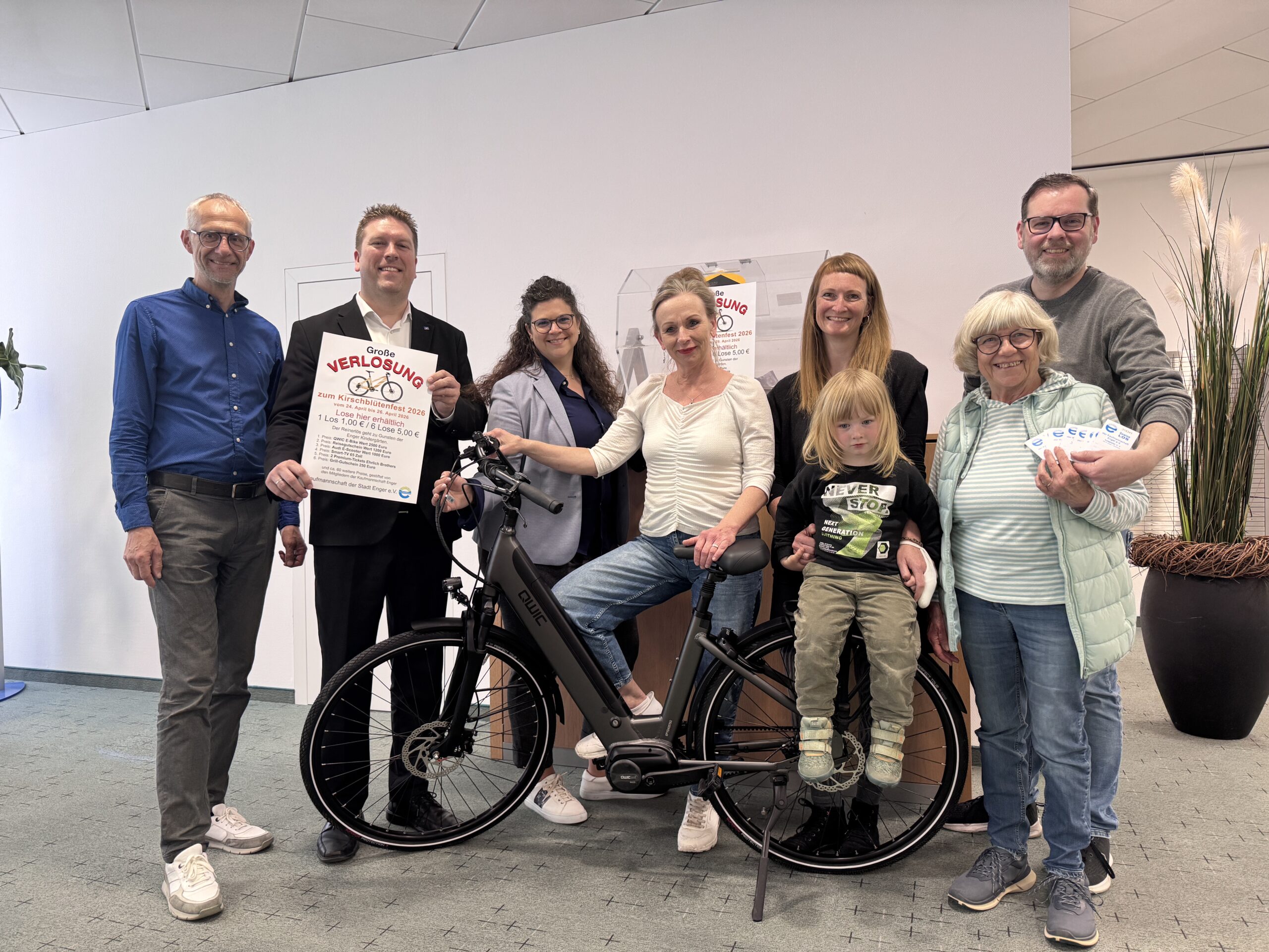 Was steckt dieses Jahr im Kirschblüten-Lostopf?