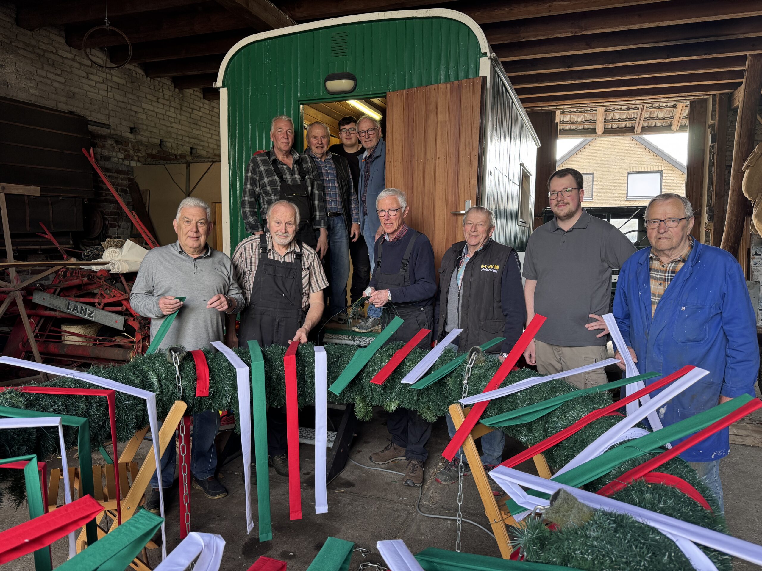 Ein Baum, ein Fass, ein Dorf: Dreyen macht sich bereit für den Mai