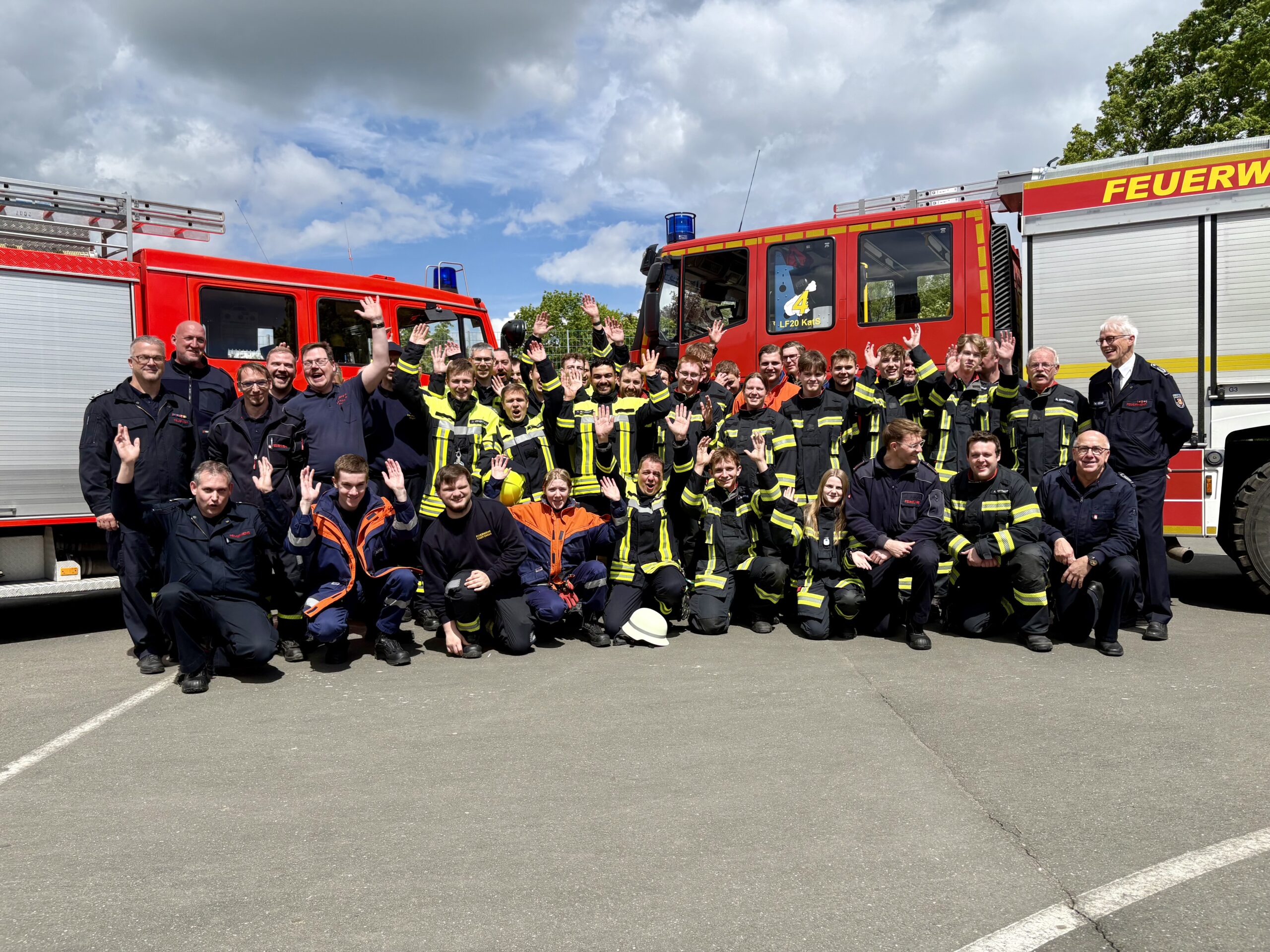 Yeah! 30 neue Einsatzkräfte: So lief die Feuerwehrprüfung ab