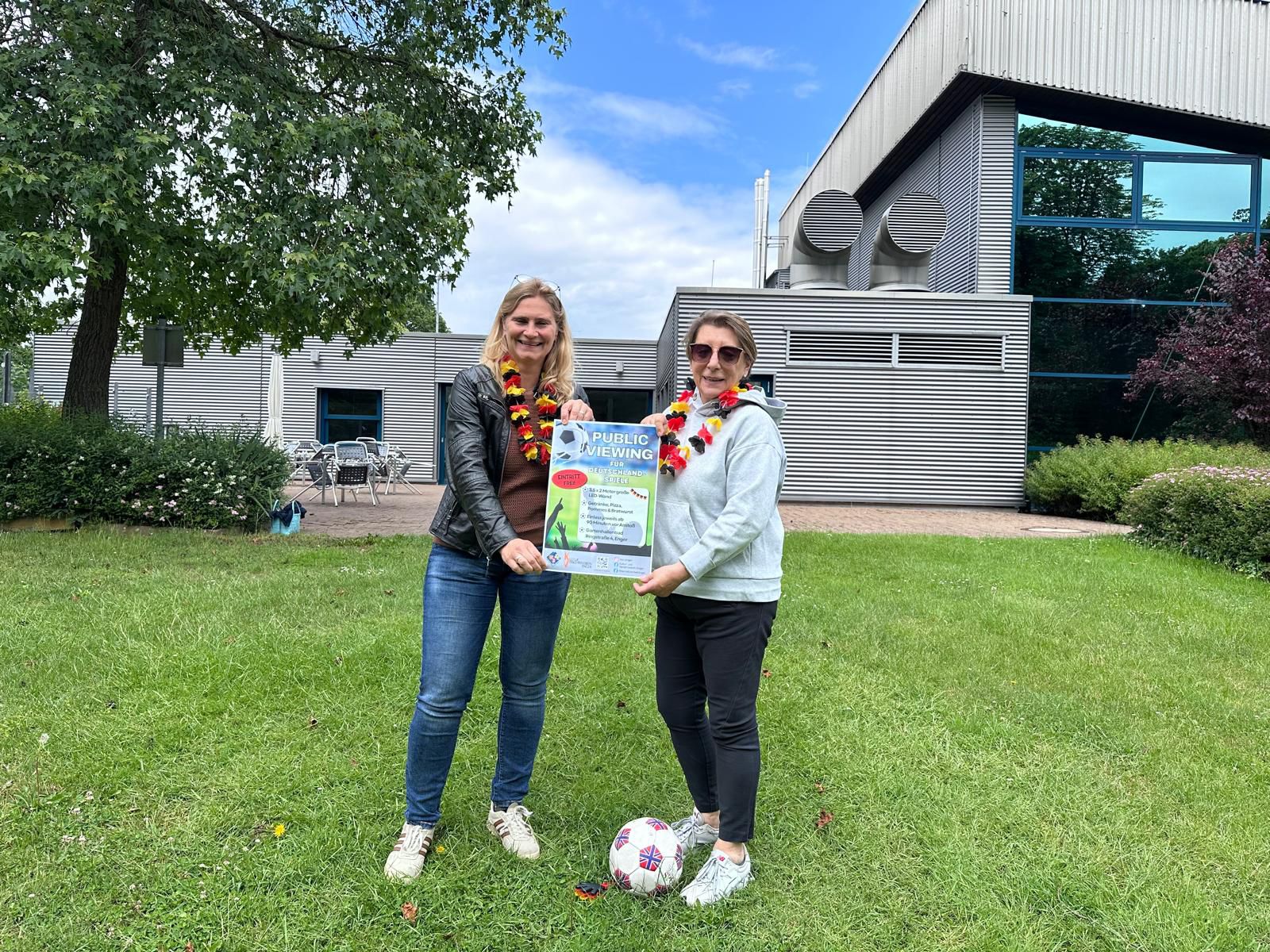 Public Viewing im Gartenhallenbad: Deutschland-Spiele unter freiem Himmel erleben