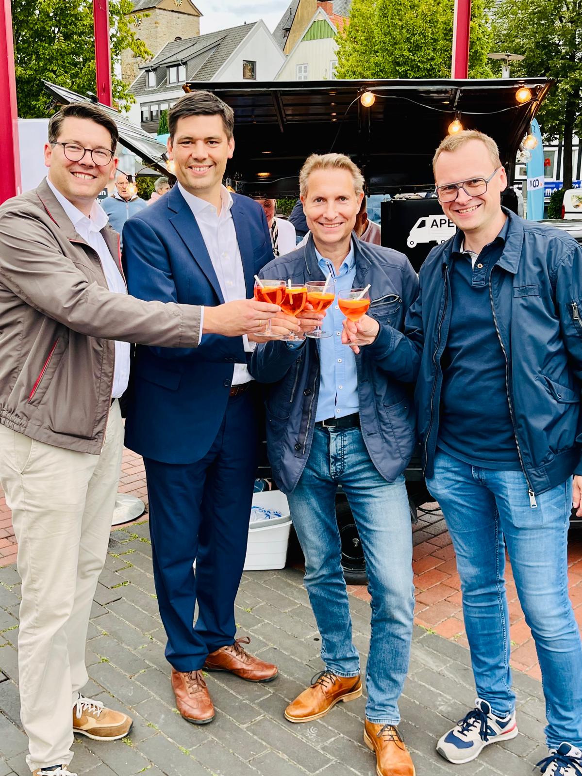 Aperol, Ape und Politik auf dem Mathildenplatz